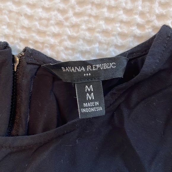 Simple black top - Picture 2 of 3